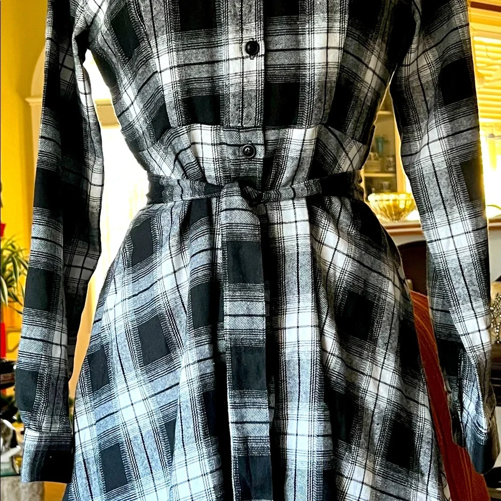 Size large black & white button down long sleeve plaid shirt dress with belt. - Picture 1 of 6